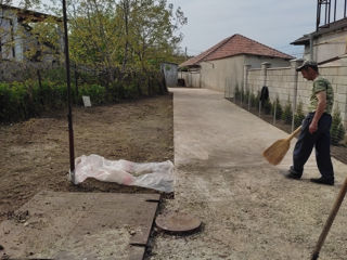 Facem curat in gradina linga casă curat la vila foto 1