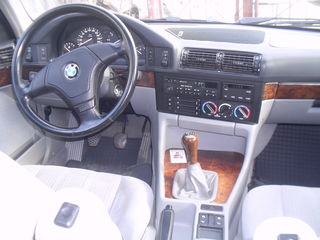 BMW 5 Series foto 3