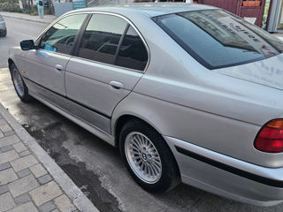 BMW 5 Series foto 2