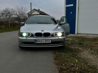 BMW 5 Series foto 2