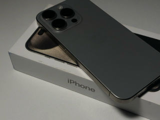 iPhone 15 Pro 256 GB Natural Titanium foto 2