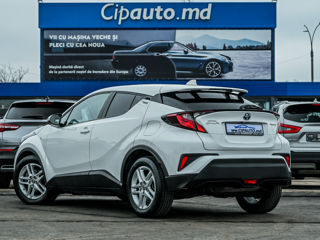 Toyota C-HR foto 2