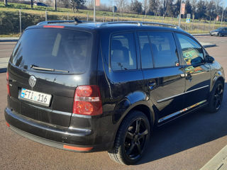 Volkswagen Touran foto 4