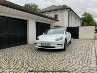 Tesla Model 3 foto 1