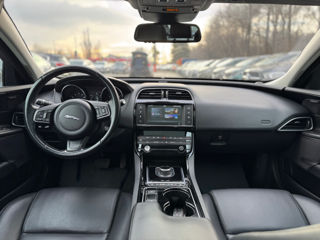 Jaguar XE foto 16