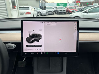 Tesla Model Y foto 11