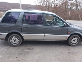 Mitsubishi Space Wagon foto 4