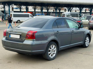 Toyota Avensis foto 6