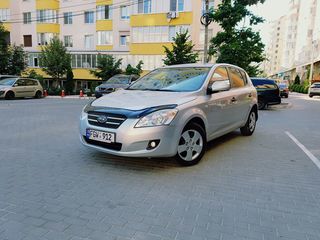 KIA Ceed foto 2