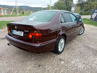 BMW 5 Series foto 3