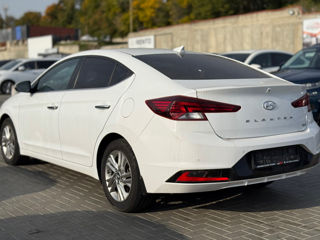 Hyundai Elantra foto 4