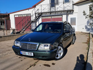 Mercedes C-Class foto 6