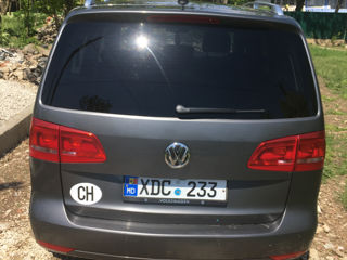 Volkswagen Touran foto 2