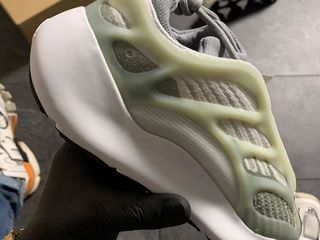 Adidas Yeezy Boost 700 V3 White & Grey Unisex foto 7
