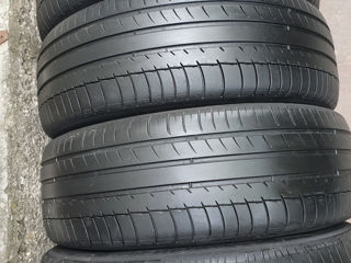 225/60/ R18- Michelin.