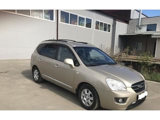 KIA Carens foto 2