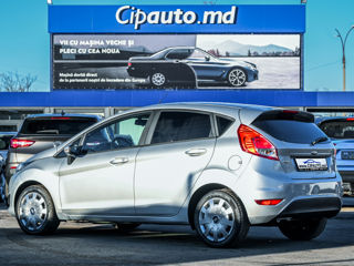 Ford Fiesta foto 2