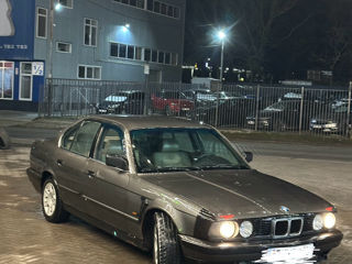 BMW 5 Series foto 2