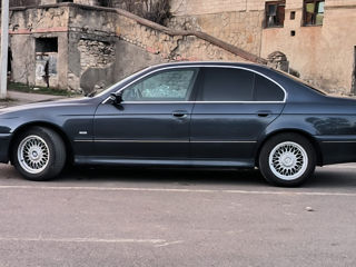 BMW 5 Series foto 3