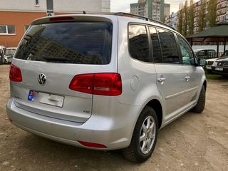 Volkswagen Touran foto 1