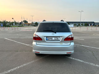 Toyota Avensis Verso foto 4