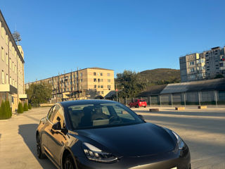 Tesla Model 3 foto 2