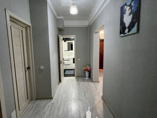 Apartament cu 2 camere, 83 m², Centru, Chișinău foto 2