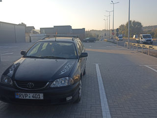 Toyota Avensis foto 8