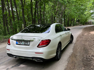 Mercedes E-Class foto 1