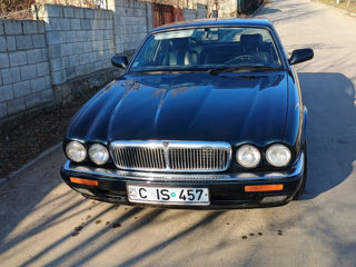 Jaguar XJ6 foto 0