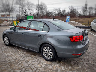 Volkswagen Jetta foto 4