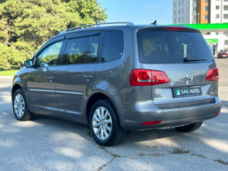 Volkswagen Touran foto 2