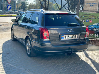 Toyota Avensis foto 6