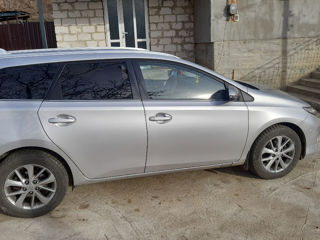 Toyota Auris foto 2