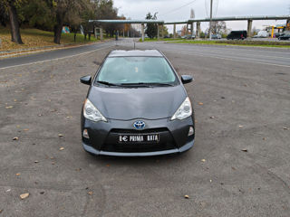 Toyota Prius c foto 2