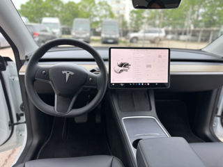 Tesla Model Y foto 7