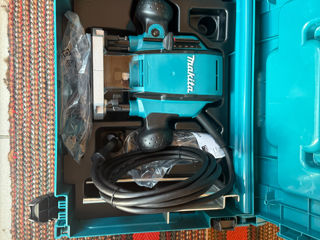 Фрезер Makita RP0900J