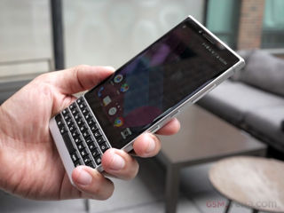 BlackBerry Key 2( nou) foto 4