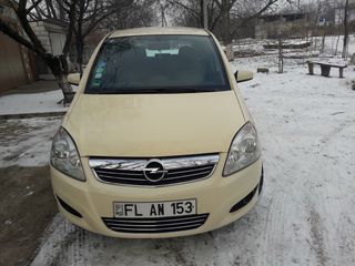 Opel Zafira foto 1