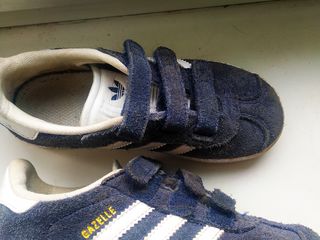 Кросовки  adidas.