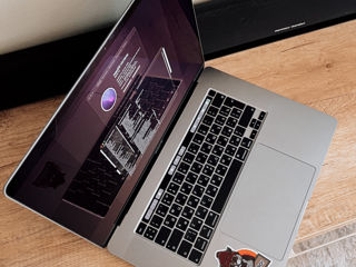 MacBook Pro 16 - Late 2019 / clavitatura RU + ENG