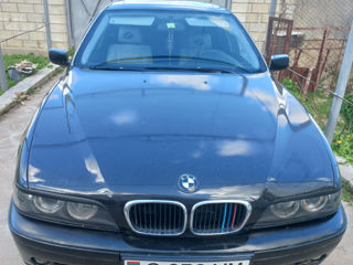 BMW 5 Series foto 1