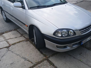 Toyota Avensis foto 1