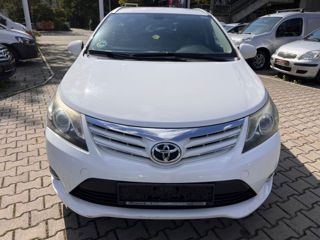 Toyota Avensis foto 2