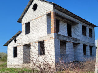 Недостроенный дом в Бричанах