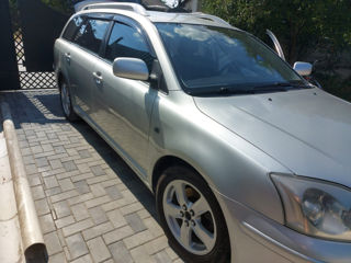 Toyota Avensis foto 9