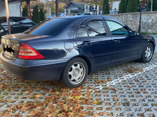 Mercedes C-Class foto 2