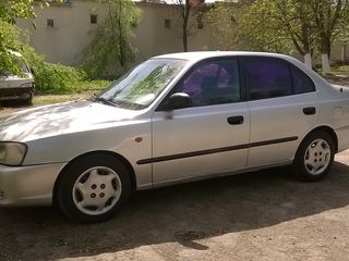 Hyundai Accent foto 1