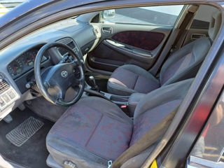 Toyota Avensis foto 3