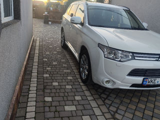 Mitsubishi Outlander foto 3